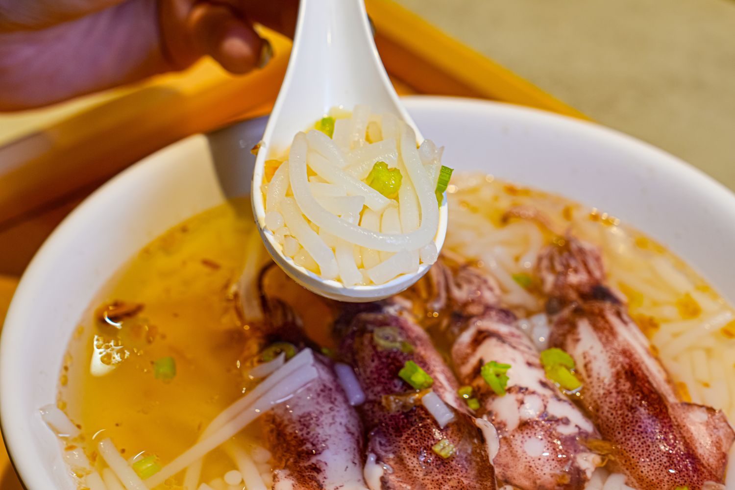 漁聞樂小卷米粉滷肉飯｜自家漁船捕撈新鮮漁貨，免百元高CP值台電大樓站美食! @混血珊莎的奇幻旅程