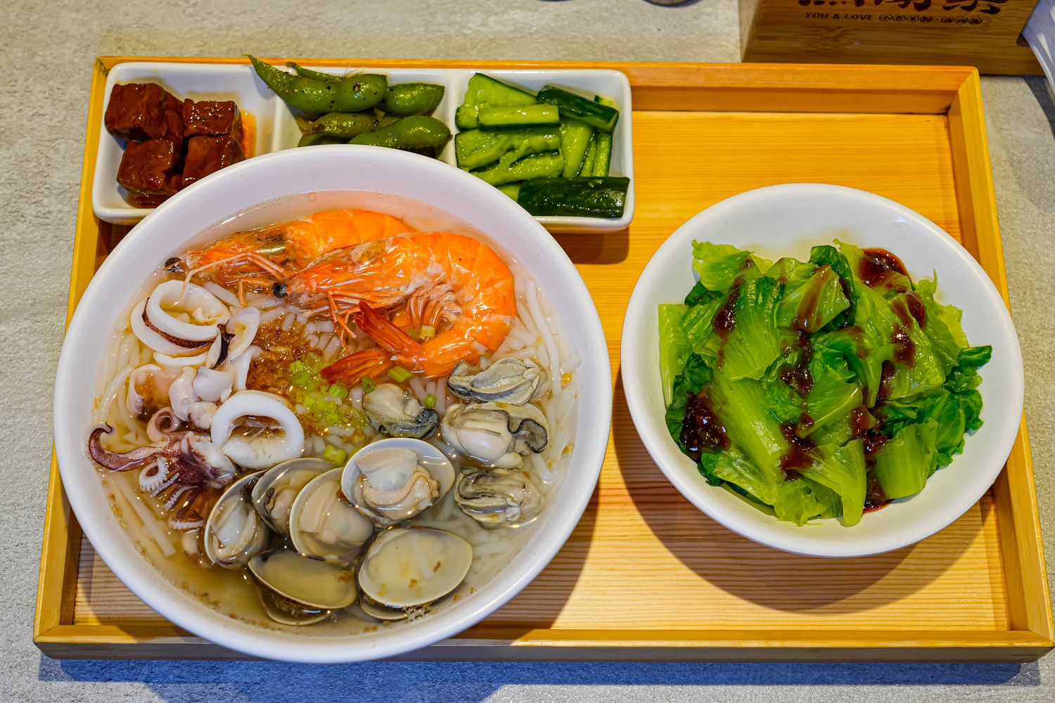 漁聞樂小卷米粉滷肉飯｜自家漁船捕撈新鮮漁貨，免百元高CP值台電大樓站美食! @混血珊莎的奇幻旅程