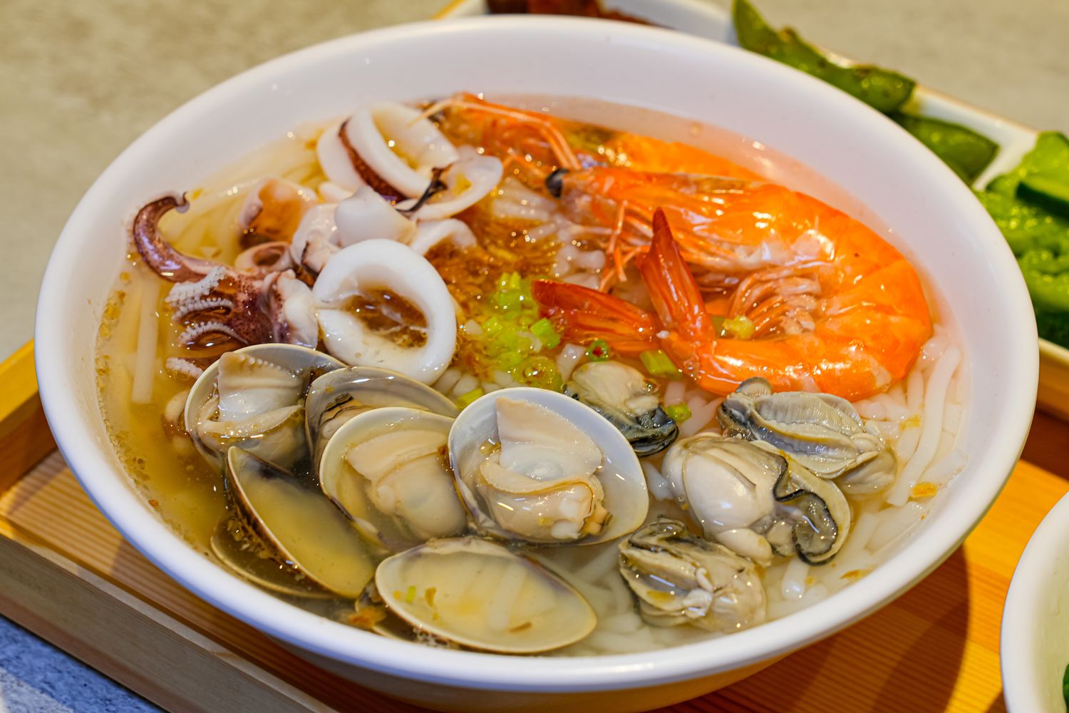 漁聞樂小卷米粉滷肉飯｜自家漁船捕撈新鮮漁貨，免百元高CP值台電大樓站美食! @混血珊莎的奇幻旅程