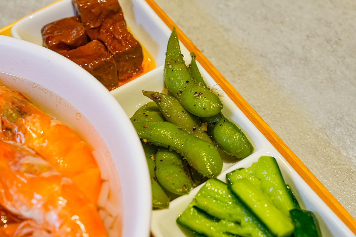 漁聞樂小卷米粉滷肉飯｜自家漁船捕撈新鮮漁貨，免百元高CP值台電大樓站美食! @混血珊莎的奇幻旅程