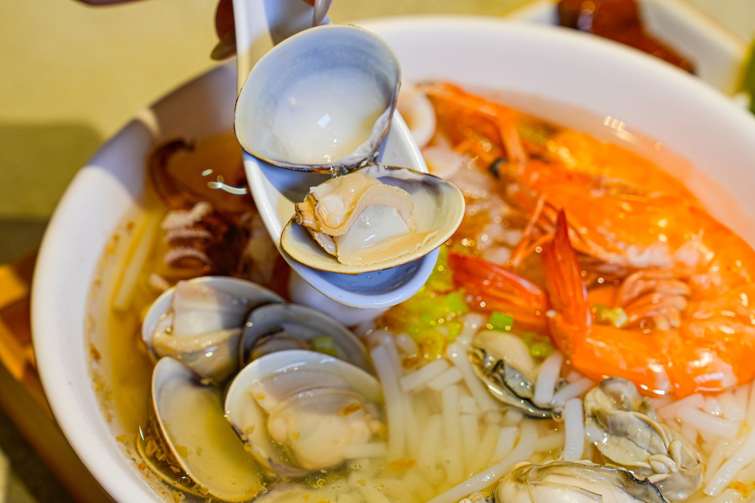 漁聞樂小卷米粉滷肉飯｜自家漁船捕撈新鮮漁貨，免百元高CP值台電大樓站美食! @混血珊莎的奇幻旅程