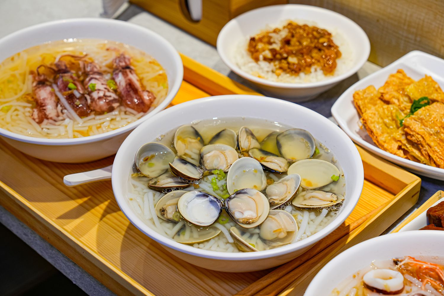 漁聞樂小卷米粉滷肉飯｜自家漁船捕撈新鮮漁貨，免百元高CP值台電大樓站美食! @混血珊莎的奇幻旅程