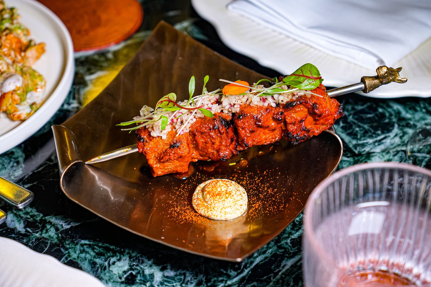 曼谷四面佛商場Erawan Bangkok｜近BTS Chit Lom 奇隆站，參拜購物網美餐廳一日遊! @混血珊莎的奇幻旅程