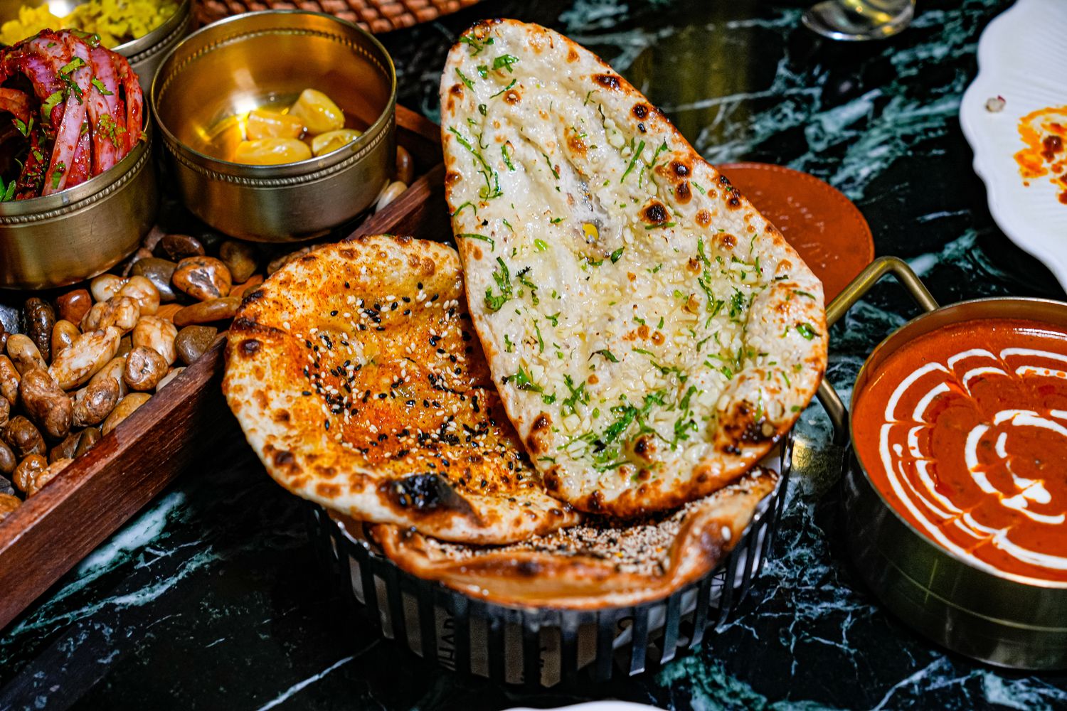 曼谷四面佛商場Erawan Bangkok|近BTS Chit Lom 奇隆站,參拜購物網美餐廳一日遊! @混血珊莎的奇幻旅程 曼谷四面佛商場Erawan Bangkok|近BTS Chit Lom 奇隆站,參拜購物網美餐廳一日遊! @混血珊莎的奇幻旅程