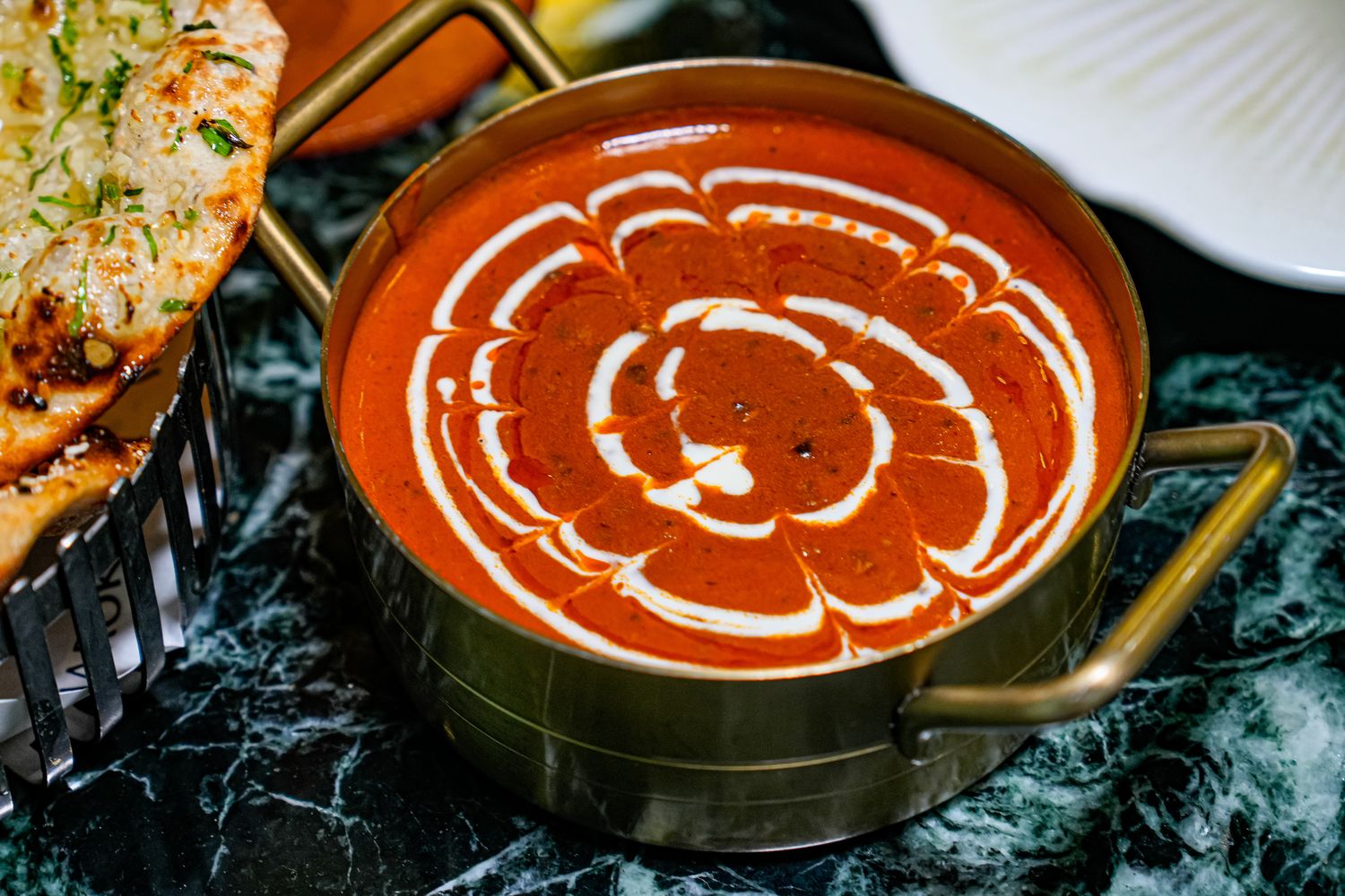 曼谷四面佛商場Erawan Bangkok｜近BTS Chit Lom 奇隆站，參拜購物網美餐廳一日遊! @混血珊莎的奇幻旅程