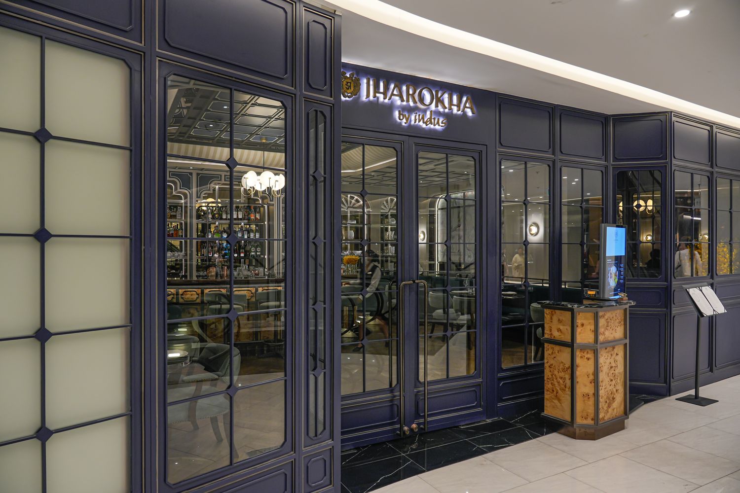 曼谷四面佛商場Erawan Bangkok|近BTS Chit Lom 奇隆站,參拜購物網美餐廳一日遊! @混血珊莎的奇幻旅程 曼谷四面佛商場Erawan Bangkok|近BTS Chit Lom 奇隆站,參拜購物網美餐廳一日遊! @混血珊莎的奇幻旅程