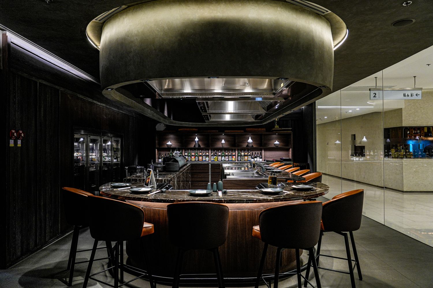 曼谷四面佛商場Erawan Bangkok|近BTS Chit Lom 奇隆站,參拜購物網美餐廳一日遊! @混血珊莎的奇幻旅程 曼谷四面佛商場Erawan Bangkok|近BTS Chit Lom 奇隆站,參拜購物網美餐廳一日遊! @混血珊莎的奇幻旅程