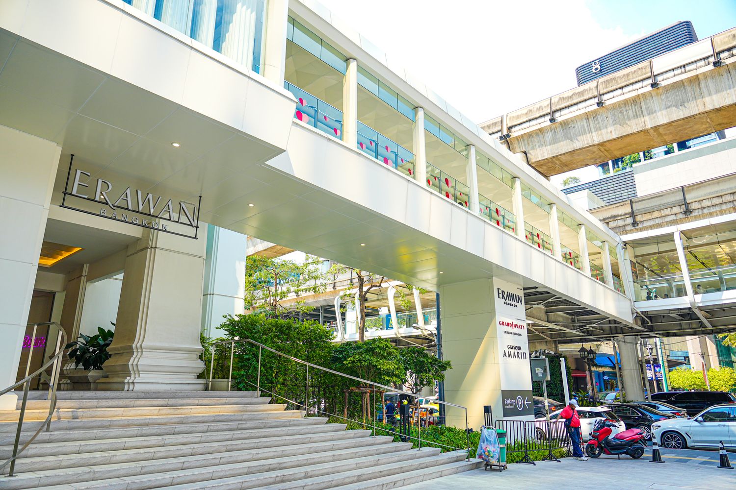 曼谷四面佛商場Erawan Bangkok|近BTS Chit Lom 奇隆站,參拜購物網美餐廳一日遊! @混血珊莎的奇幻旅程 曼谷四面佛商場Erawan Bangkok|近BTS Chit Lom 奇隆站,參拜購物網美餐廳一日遊! @混血珊莎的奇幻旅程