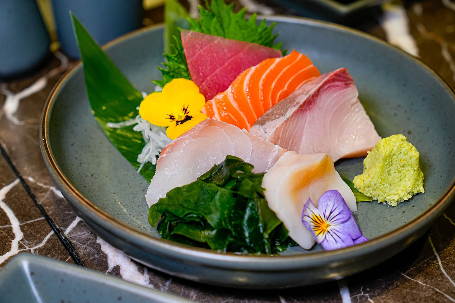 曼谷四面佛商場Erawan Bangkok|近BTS Chit Lom 奇隆站,參拜購物網美餐廳一日遊! @混血珊莎的奇幻旅程 曼谷四面佛商場Erawan Bangkok|近BTS Chit Lom 奇隆站,參拜購物網美餐廳一日遊! @混血珊莎的奇幻旅程