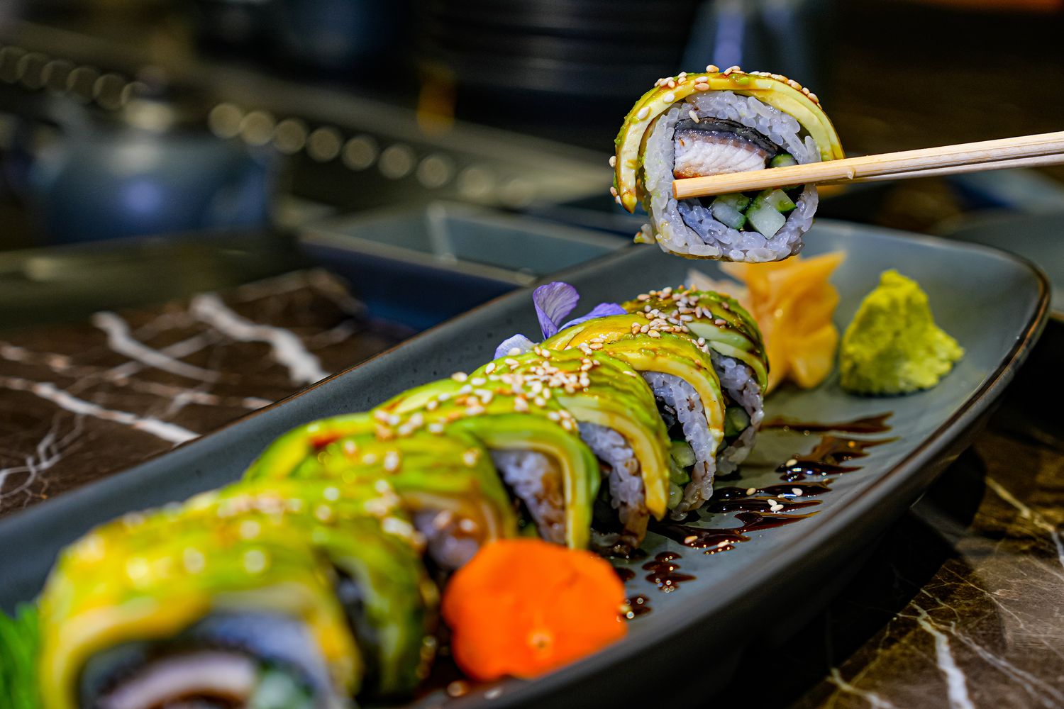 曼谷四面佛商場Erawan Bangkok|近BTS Chit Lom 奇隆站,參拜購物網美餐廳一日遊! @混血珊莎的奇幻旅程 曼谷四面佛商場Erawan Bangkok|近BTS Chit Lom 奇隆站,參拜購物網美餐廳一日遊! @混血珊莎的奇幻旅程