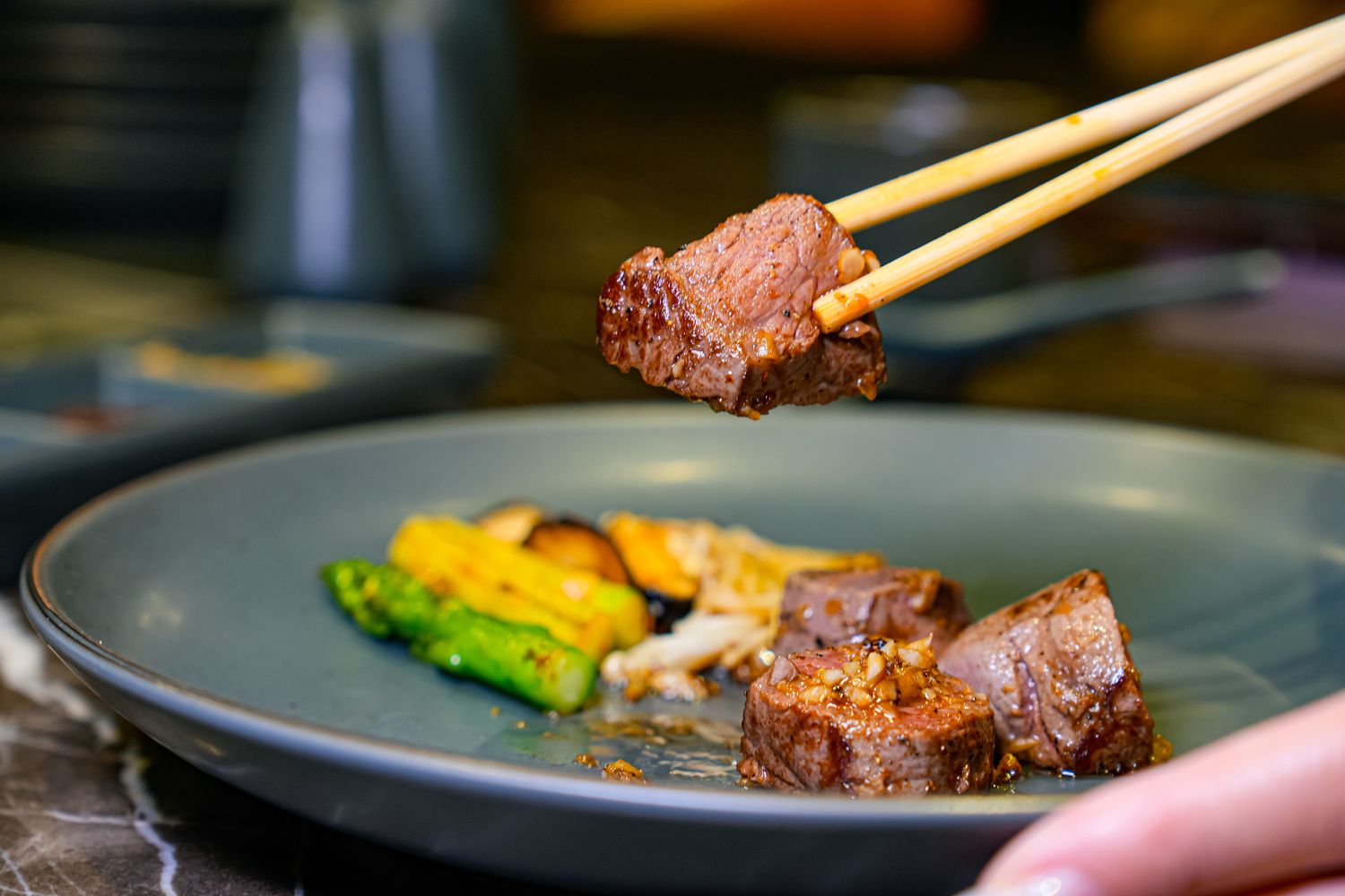 曼谷四面佛商場Erawan Bangkok|近BTS Chit Lom 奇隆站,參拜購物網美餐廳一日遊! @混血珊莎的奇幻旅程 曼谷四面佛商場Erawan Bangkok|近BTS Chit Lom 奇隆站,參拜購物網美餐廳一日遊! @混血珊莎的奇幻旅程