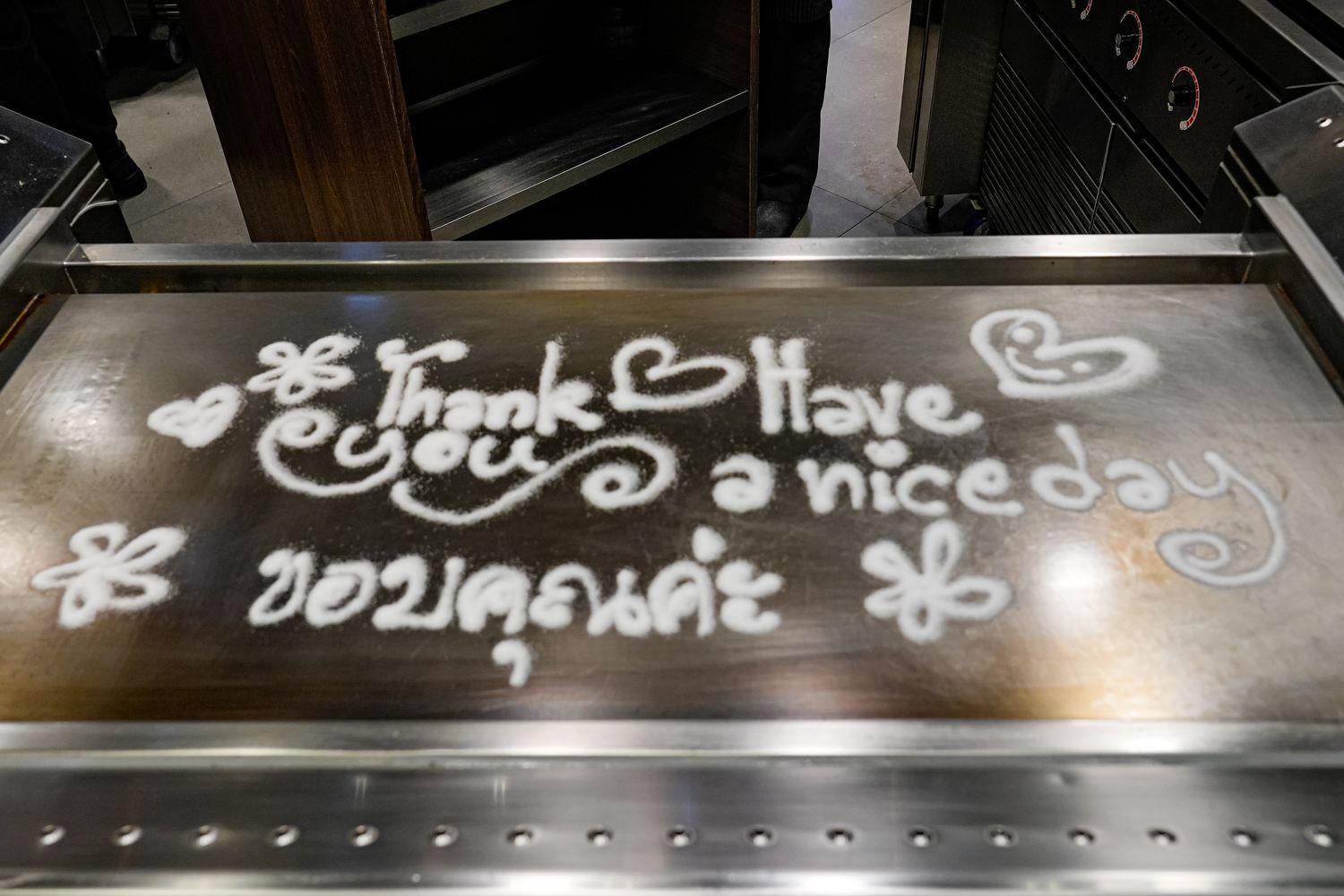 曼谷四面佛商場Erawan Bangkok|近BTS Chit Lom 奇隆站,參拜購物網美餐廳一日遊! @混血珊莎的奇幻旅程 曼谷四面佛商場Erawan Bangkok|近BTS Chit Lom 奇隆站,參拜購物網美餐廳一日遊! @混血珊莎的奇幻旅程