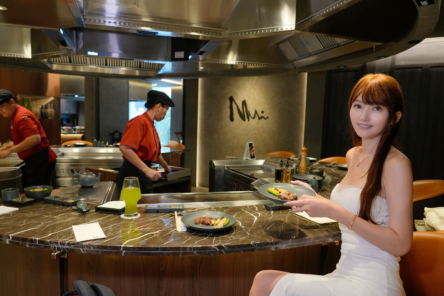 曼谷四面佛商場Erawan Bangkok|近BTS Chit Lom 奇隆站,參拜購物網美餐廳一日遊! @混血珊莎的奇幻旅程 曼谷四面佛商場Erawan Bangkok|近BTS Chit Lom 奇隆站,參拜購物網美餐廳一日遊! @混血珊莎的奇幻旅程