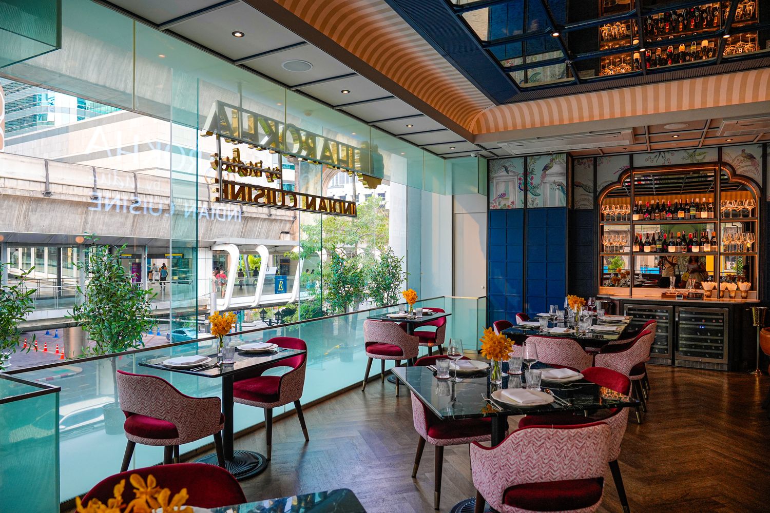 曼谷四面佛商場Erawan Bangkok|近BTS Chit Lom 奇隆站,參拜購物網美餐廳一日遊! @混血珊莎的奇幻旅程 曼谷四面佛商場Erawan Bangkok|近BTS Chit Lom 奇隆站,參拜購物網美餐廳一日遊! @混血珊莎的奇幻旅程