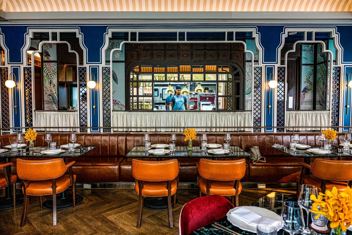 曼谷四面佛商場Erawan Bangkok|近BTS Chit Lom 奇隆站,參拜購物網美餐廳一日遊! @混血珊莎的奇幻旅程 曼谷四面佛商場Erawan Bangkok|近BTS Chit Lom 奇隆站,參拜購物網美餐廳一日遊! @混血珊莎的奇幻旅程