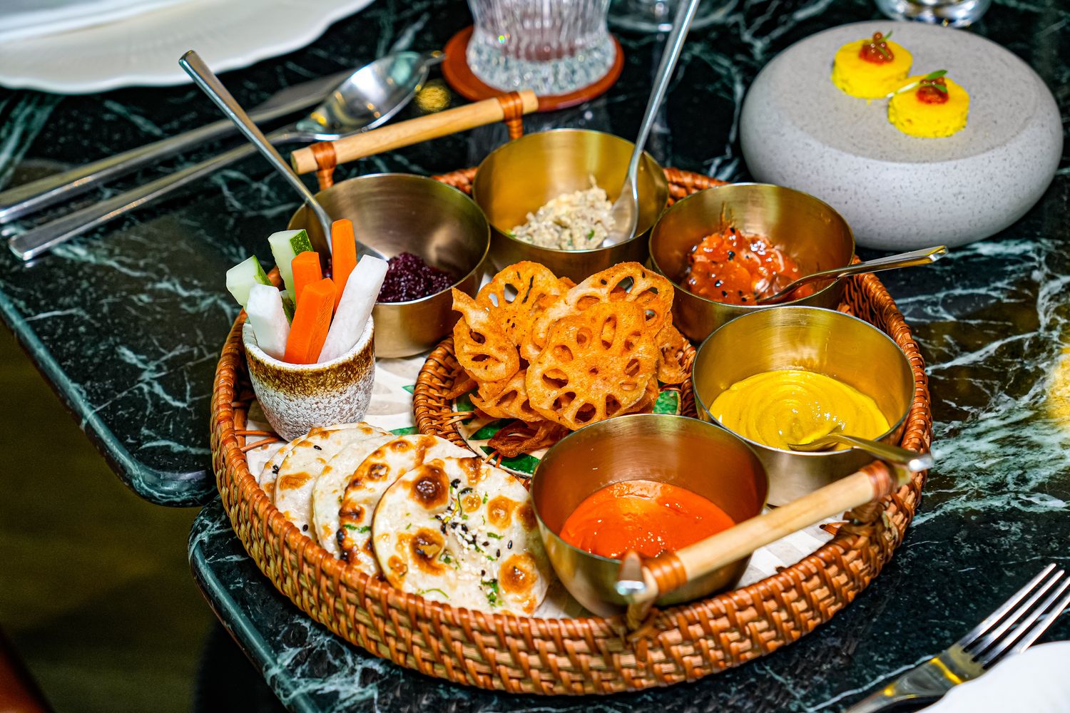 曼谷四面佛商場Erawan Bangkok|近BTS Chit Lom 奇隆站,參拜購物網美餐廳一日遊! @混血珊莎的奇幻旅程 曼谷四面佛商場Erawan Bangkok|近BTS Chit Lom 奇隆站,參拜購物網美餐廳一日遊! @混血珊莎的奇幻旅程