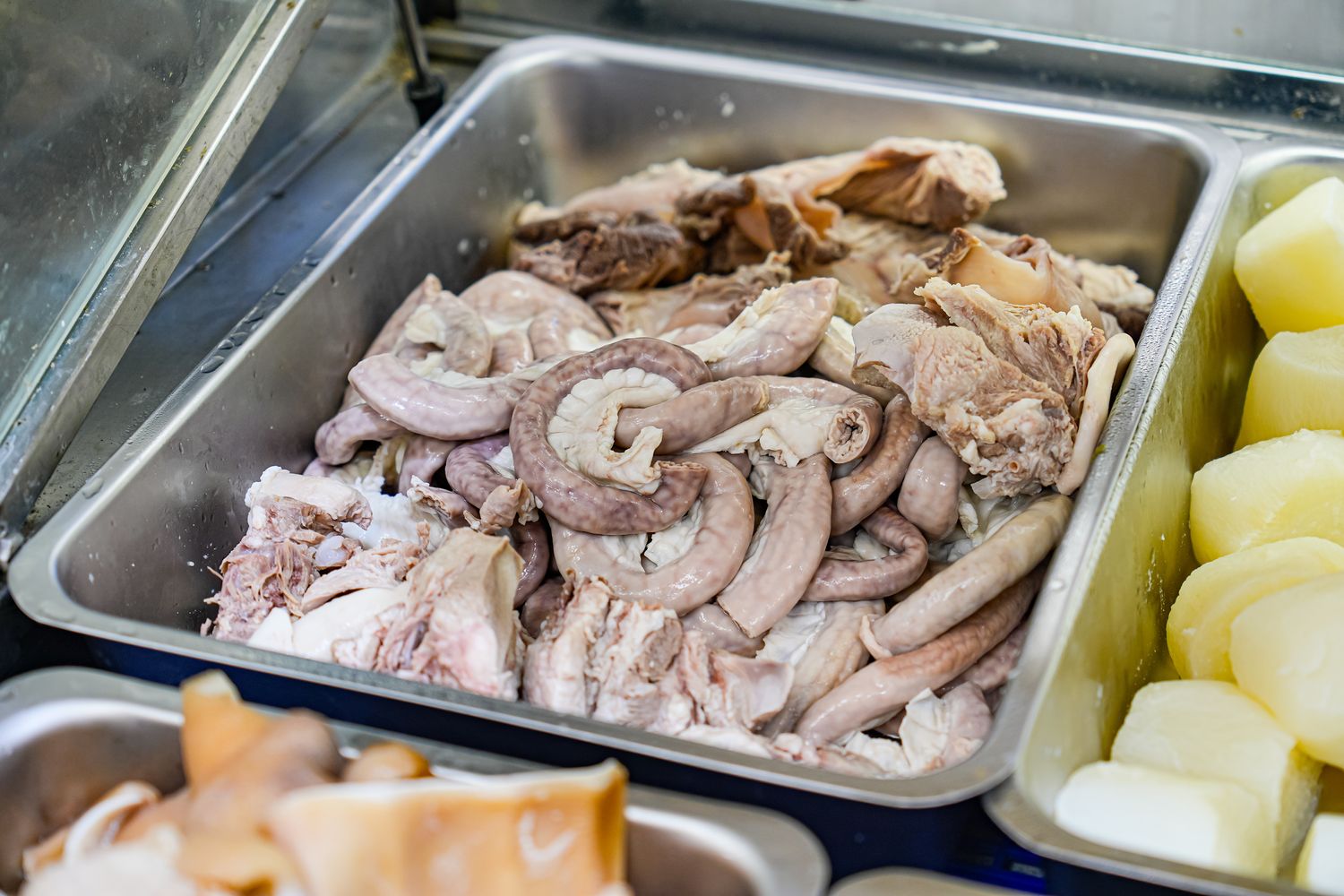 新竹城隍廟美食推薦│九添福牛肉麵，隱藏版米其林實力好店！超浮誇大份量牛肉麵，在地人也大推! @混血珊莎的奇幻旅程