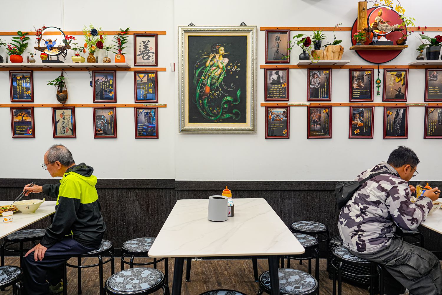 新竹城隍廟美食推薦│九添福牛肉麵，隱藏版米其林實力好店！超浮誇大份量牛肉麵，在地人也大推! @混血珊莎的奇幻旅程