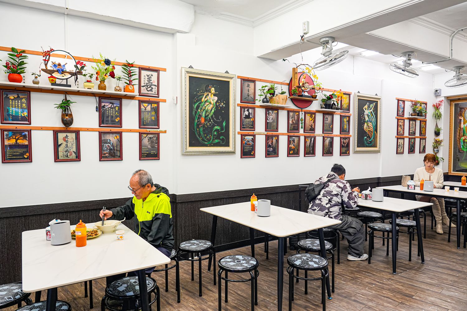 新竹城隍廟美食推薦│九添福牛肉麵，隱藏版米其林實力好店！超浮誇大份量牛肉麵，在地人也大推! @混血珊莎的奇幻旅程