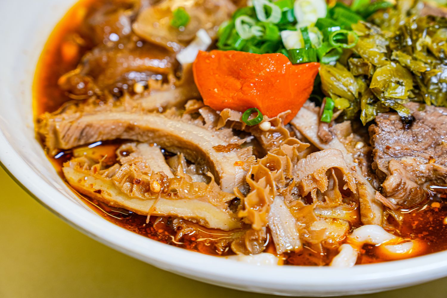 新竹城隍廟美食推薦│九添福牛肉麵，隱藏版米其林實力好店！超浮誇大份量牛肉麵，在地人也大推! @混血珊莎的奇幻旅程