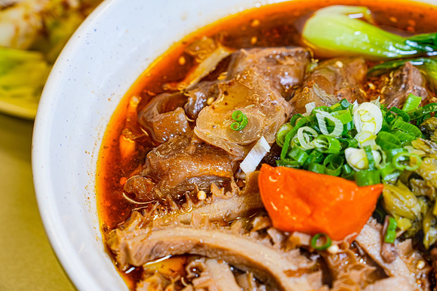 新竹城隍廟美食推薦│九添福牛肉麵，隱藏版米其林實力好店！超浮誇大份量牛肉麵，在地人也大推! @混血珊莎的奇幻旅程