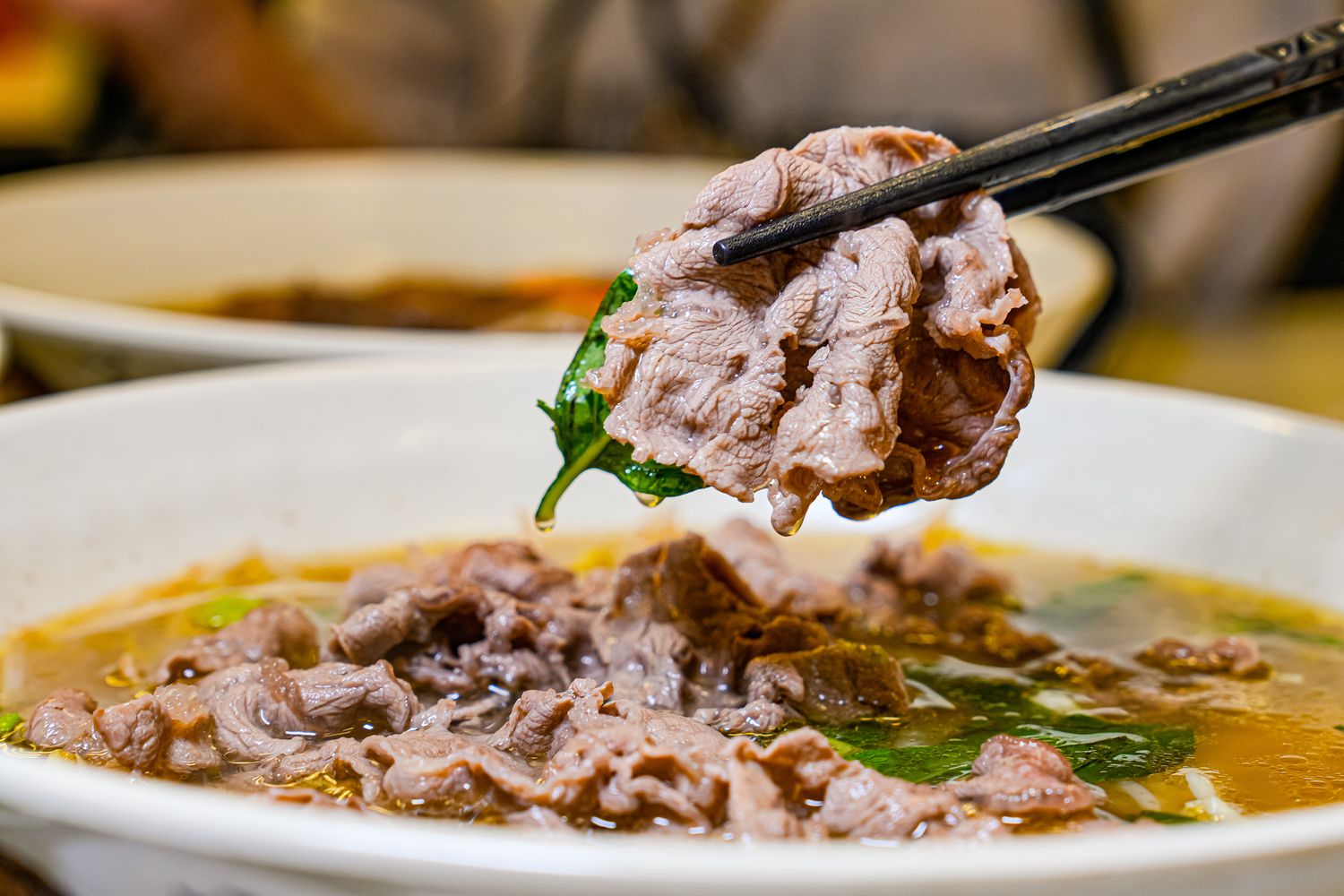 新竹城隍廟美食推薦│九添福牛肉麵，隱藏版米其林實力好店！超浮誇大份量牛肉麵，在地人也大推! @混血珊莎的奇幻旅程