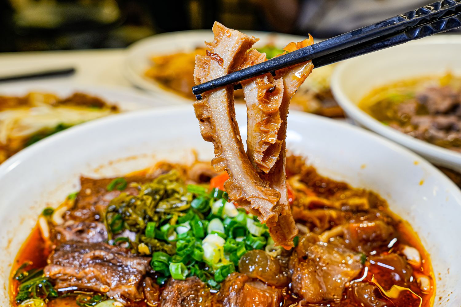 新竹城隍廟美食推薦│九添福牛肉麵，隱藏版米其林實力好店！超浮誇大份量牛肉麵，在地人也大推! @混血珊莎的奇幻旅程