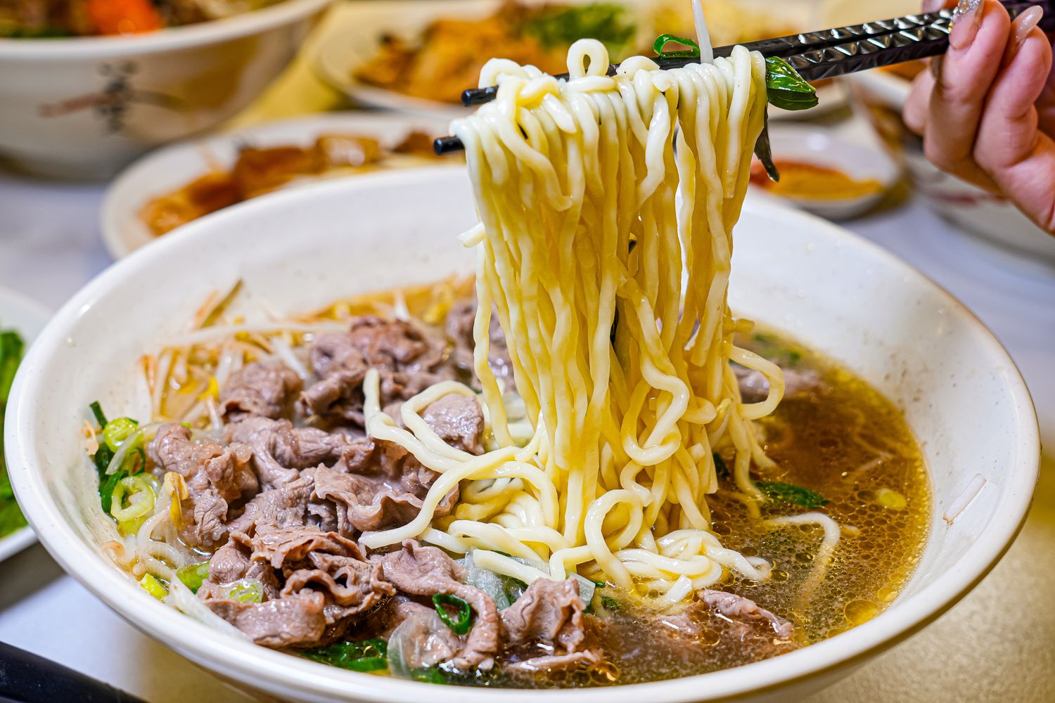 新竹城隍廟美食推薦│九添福牛肉麵，隱藏版米其林實力好店！超浮誇大份量牛肉麵，在地人也大推! @混血珊莎的奇幻旅程