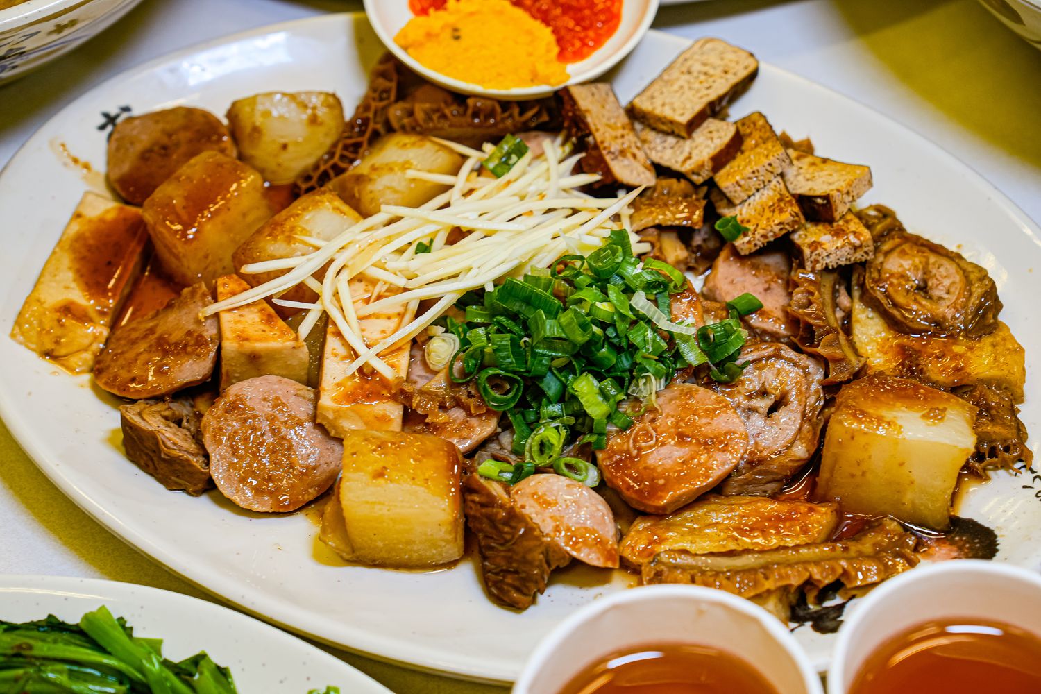 新竹城隍廟美食推薦│九添福牛肉麵，隱藏版米其林實力好店！超浮誇大份量牛肉麵，在地人也大推! @混血珊莎的奇幻旅程