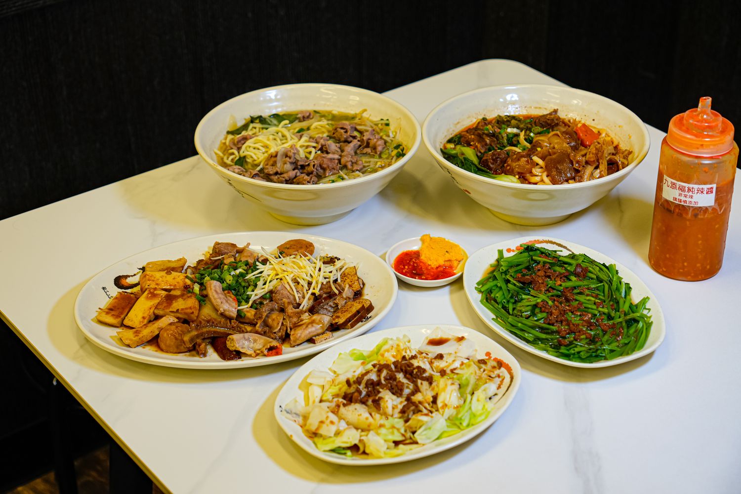 新竹城隍廟美食推薦│九添福牛肉麵，隱藏版米其林實力好店！超浮誇大份量牛肉麵，在地人也大推! @混血珊莎的奇幻旅程