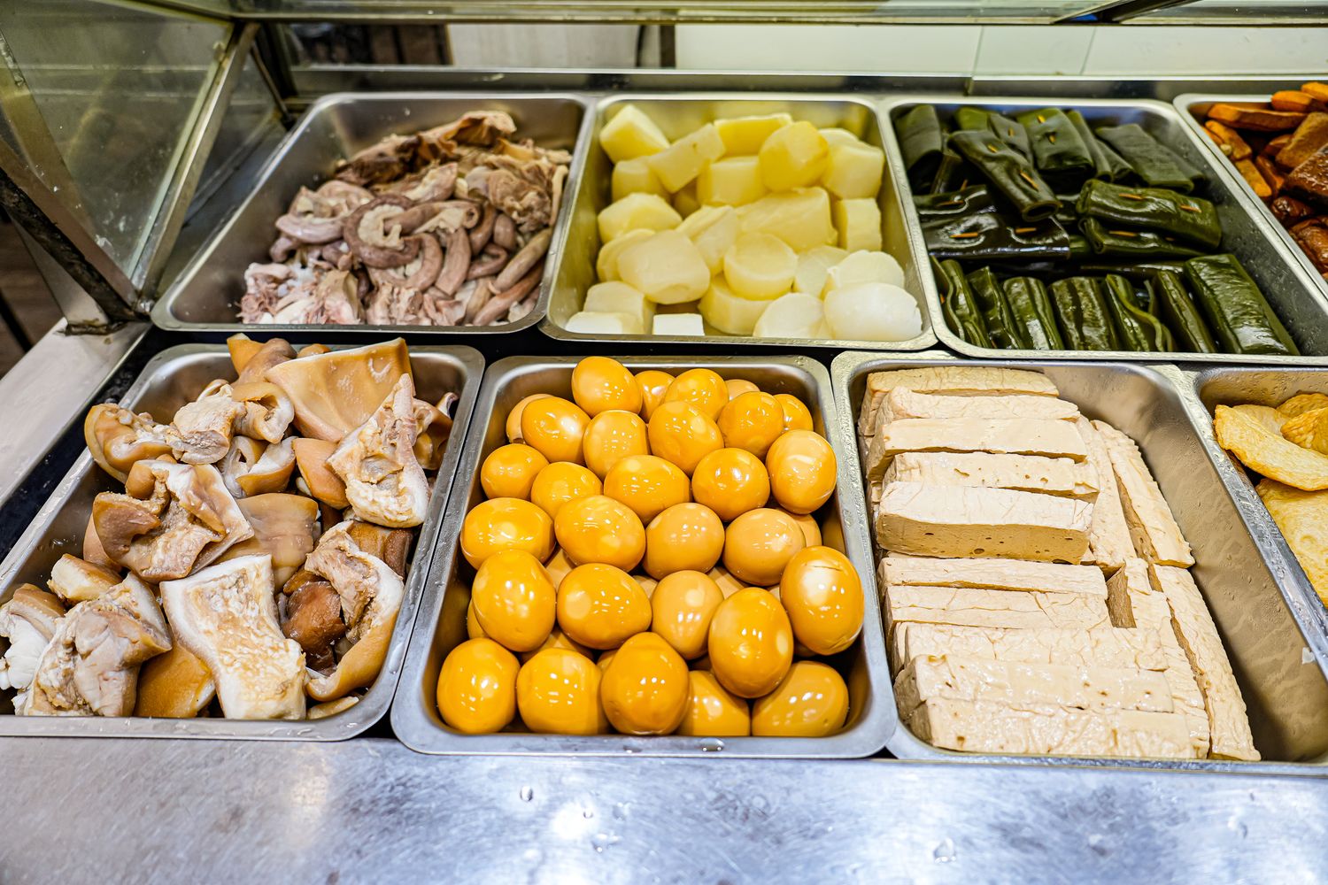 新竹城隍廟美食推薦│九添福牛肉麵，隱藏版米其林實力好店！超浮誇大份量牛肉麵，在地人也大推! @混血珊莎的奇幻旅程