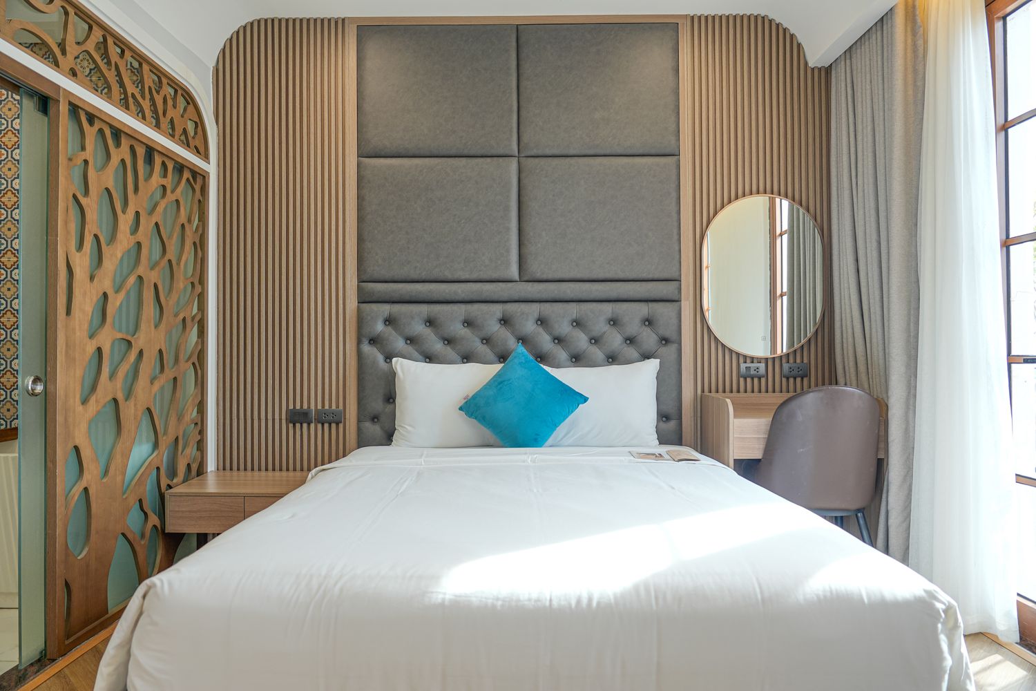 Roma Hotel Phu Quoc｜富國島日落小鎮住宿，進纜車站陽台賞海上煙火! @混血珊莎的奇幻旅程