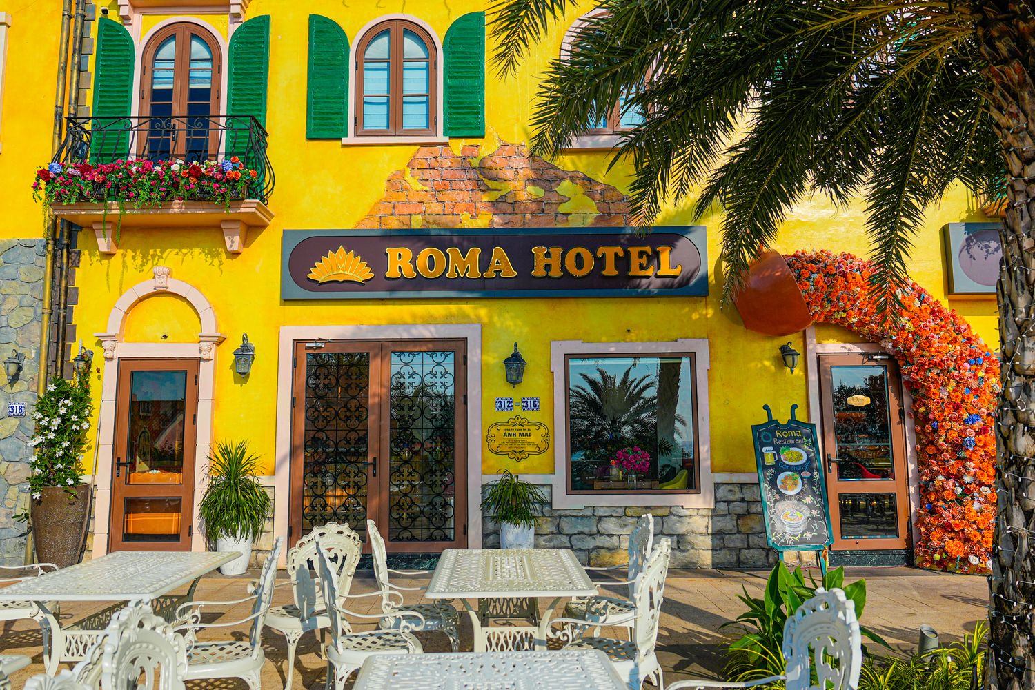 Roma Hotel Phu Quoc｜富國島日落小鎮住宿，進纜車站陽台賞海上煙火! @混血珊莎的奇幻旅程