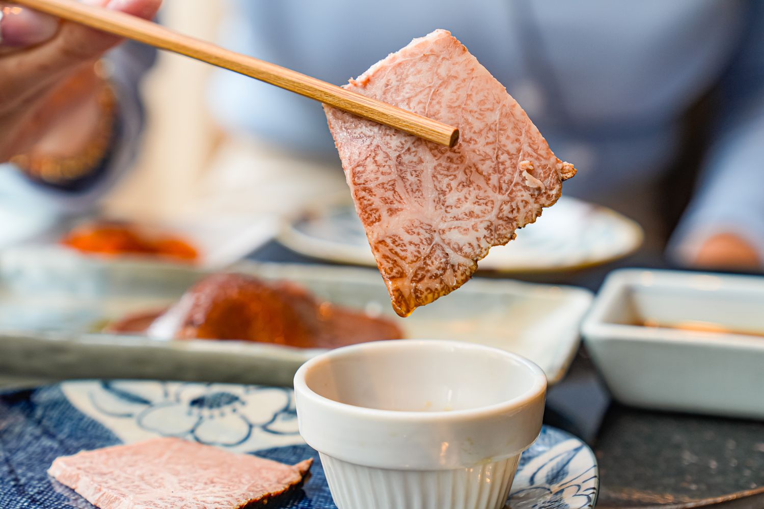 【沖繩燒肉推薦】燒肉本部牧場 國際通店｜人氣必吃Yambaru和牛海陸套餐! @混血珊莎的奇幻旅程
