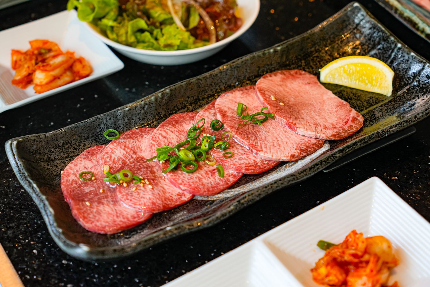 【沖繩燒肉推薦】燒肉本部牧場 國際通店｜人氣必吃Yambaru和牛海陸套餐! @混血珊莎的奇幻旅程