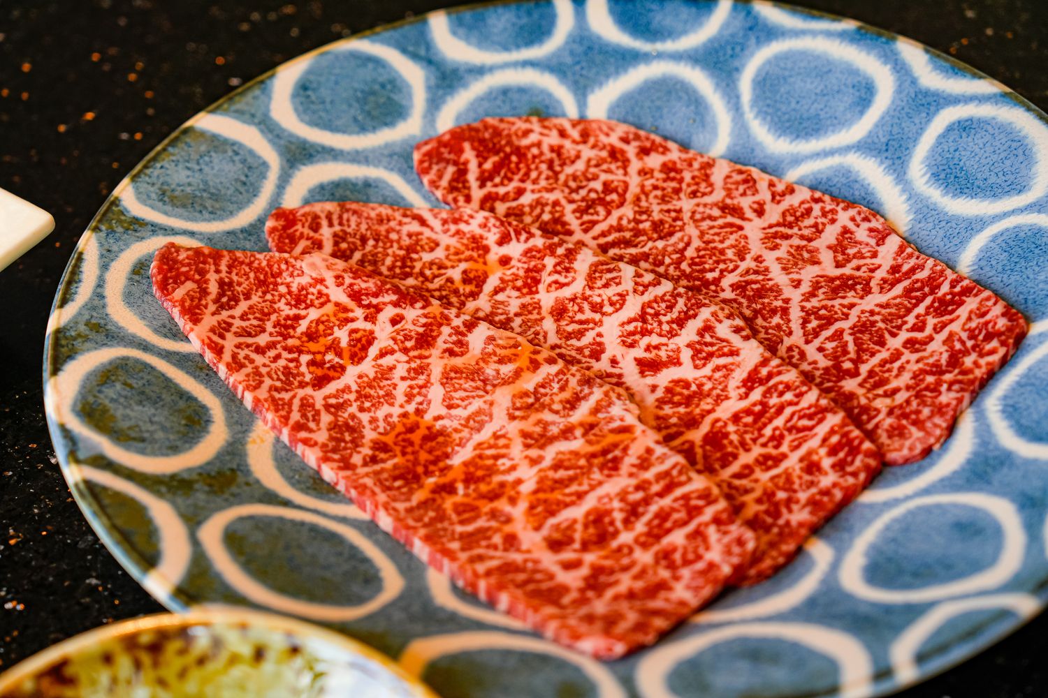 【沖繩燒肉推薦】燒肉本部牧場 國際通店｜人氣必吃Yambaru和牛海陸套餐! @混血珊莎的奇幻旅程