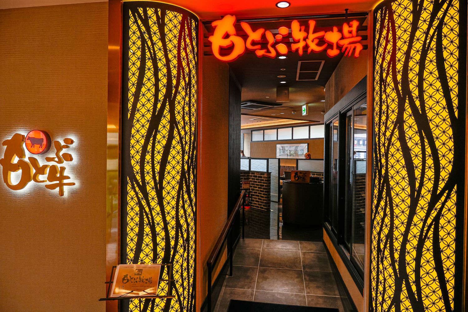 【沖繩燒肉推薦】燒肉本部牧場 國際通店｜人氣必吃Yambaru和牛海陸套餐! @混血珊莎的奇幻旅程