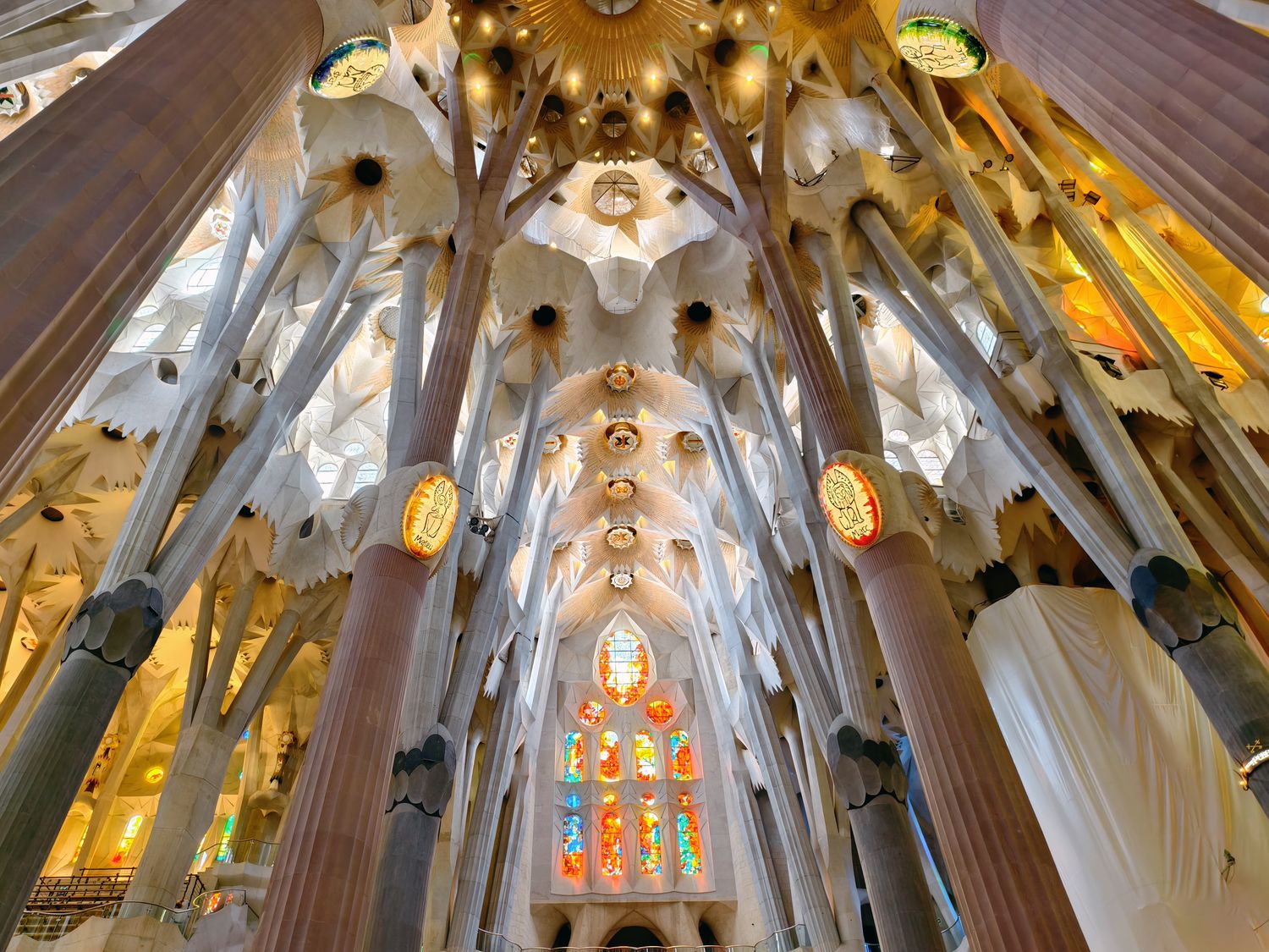 巴塞隆納｜聖家堂 Sagrada Família 參觀全攻略：門票、登塔、交通、穿著一次看! @混血珊莎的奇幻旅程