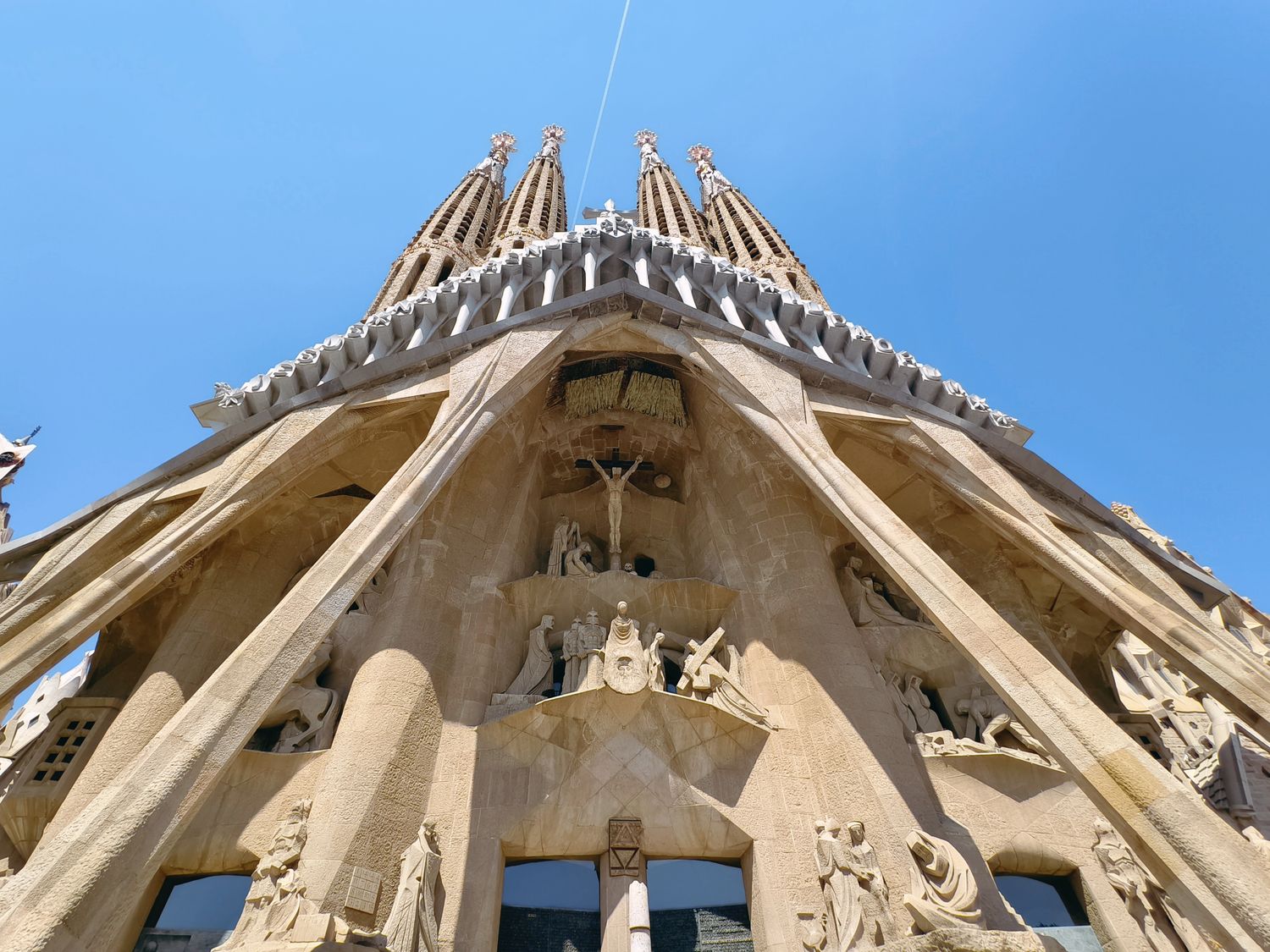 巴塞隆納｜聖家堂 Sagrada Família 參觀全攻略：門票、登塔、交通、穿著一次看! @混血珊莎的奇幻旅程