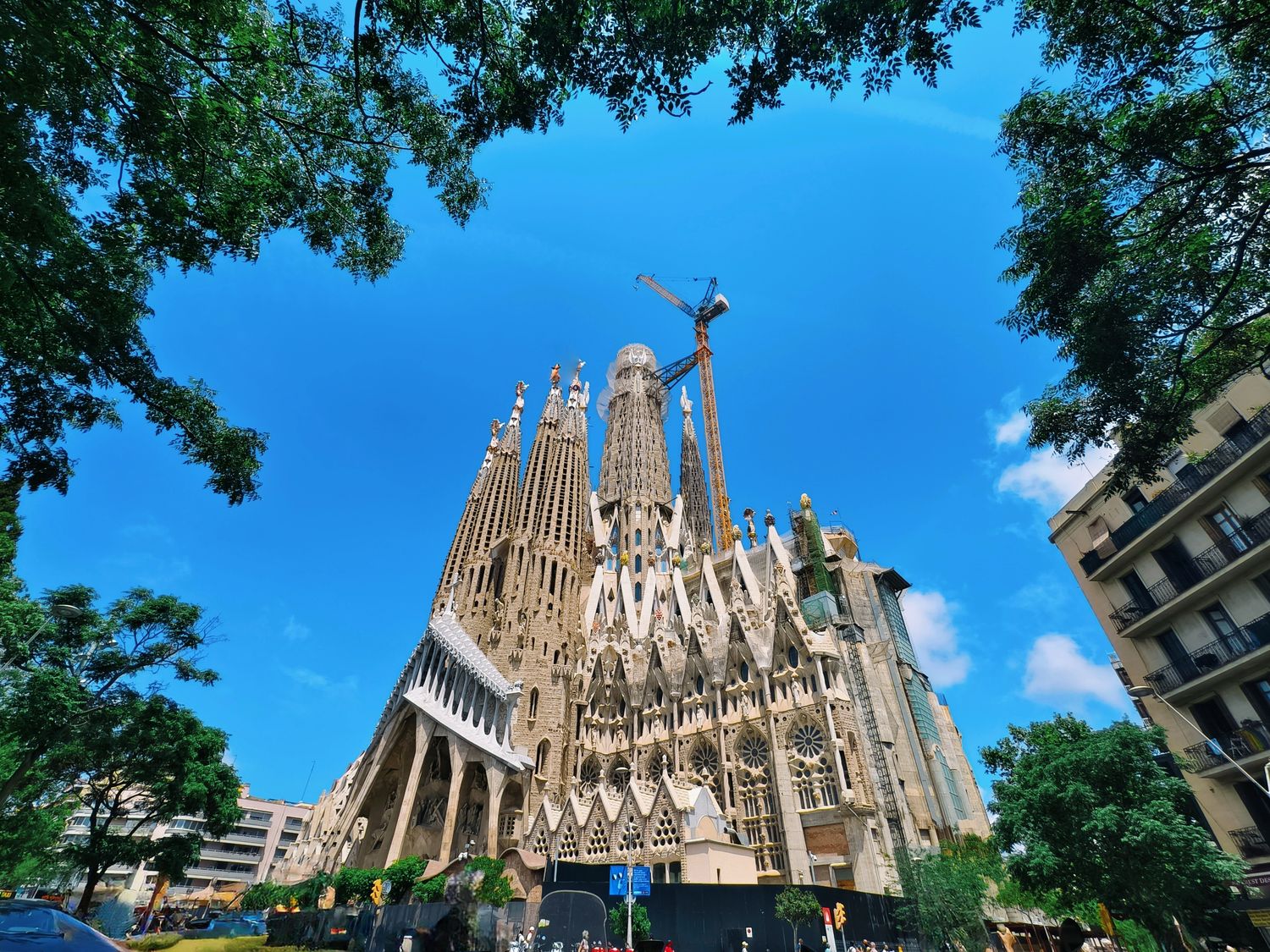 巴塞隆納｜聖家堂 Sagrada Família 參觀全攻略：門票、登塔、交通、穿著一次看! @混血珊莎的奇幻旅程