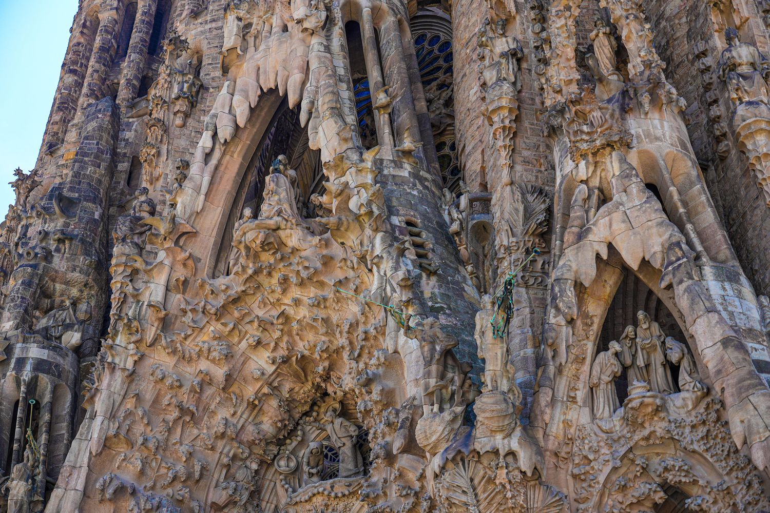 巴塞隆納｜聖家堂 Sagrada Família 參觀全攻略：門票、登塔、交通、穿著一次看! @混血珊莎的奇幻旅程