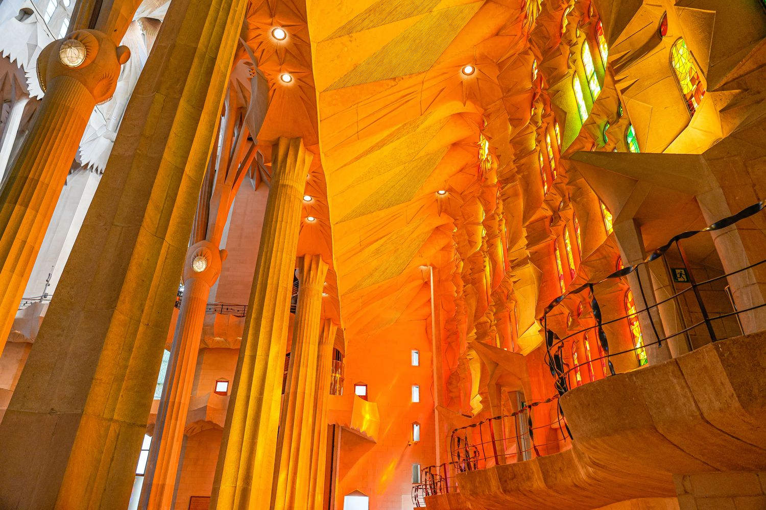 巴塞隆納｜聖家堂 Sagrada Família 參觀全攻略：門票、登塔、交通、穿著一次看! @混血珊莎的奇幻旅程