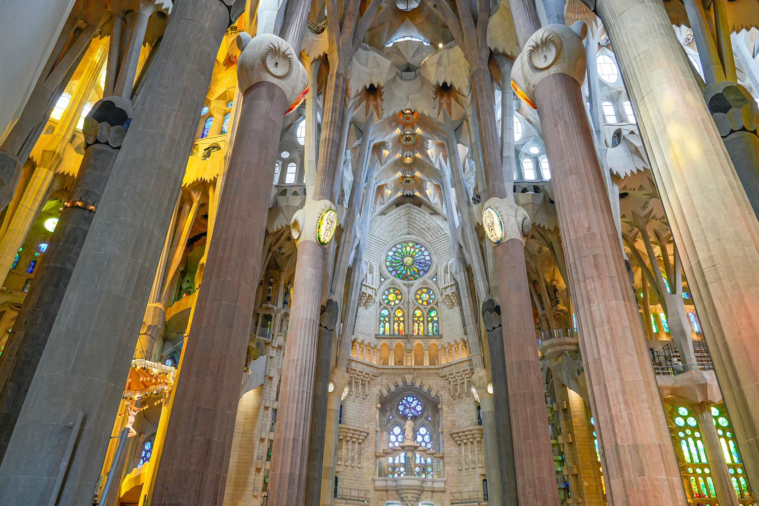 巴塞隆納｜聖家堂 Sagrada Família 參觀全攻略：門票、登塔、交通、穿著一次看! @混血珊莎的奇幻旅程