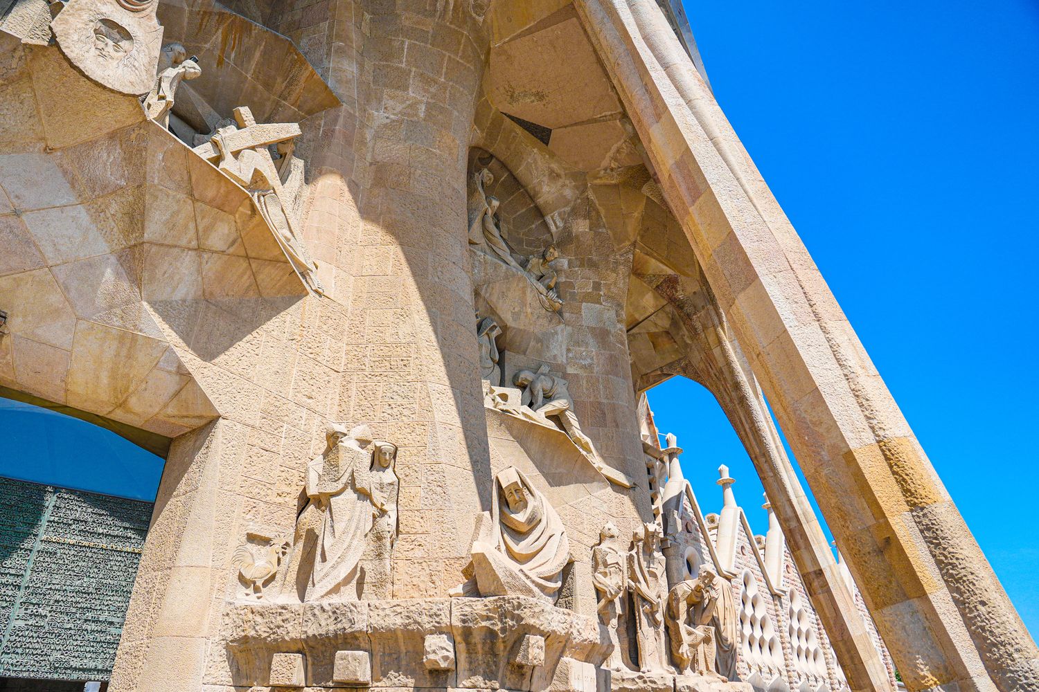 巴塞隆納｜聖家堂 Sagrada Família 參觀全攻略：門票、登塔、交通、穿著一次看! @混血珊莎的奇幻旅程