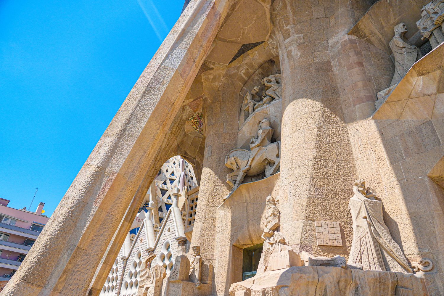 巴塞隆納｜聖家堂 Sagrada Família 參觀全攻略：門票、登塔、交通、穿著一次看! @混血珊莎的奇幻旅程