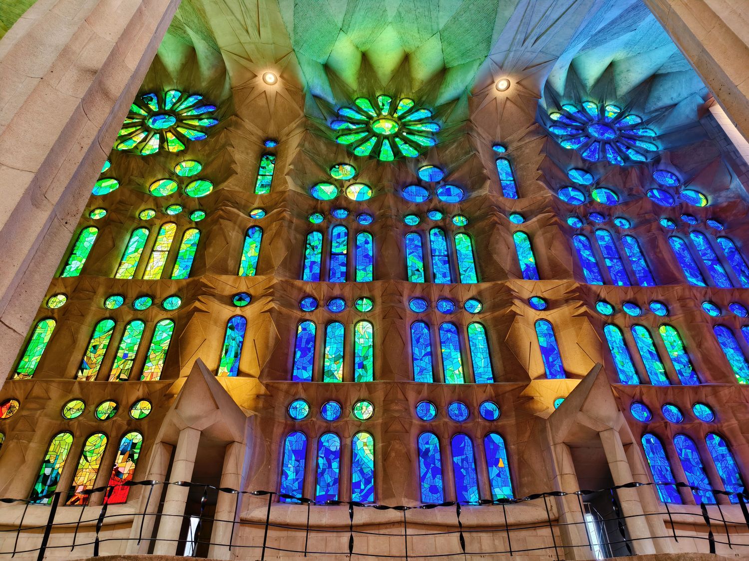 巴塞隆納｜聖家堂 Sagrada Família 參觀全攻略：門票、登塔、交通、穿著一次看! @混血珊莎的奇幻旅程