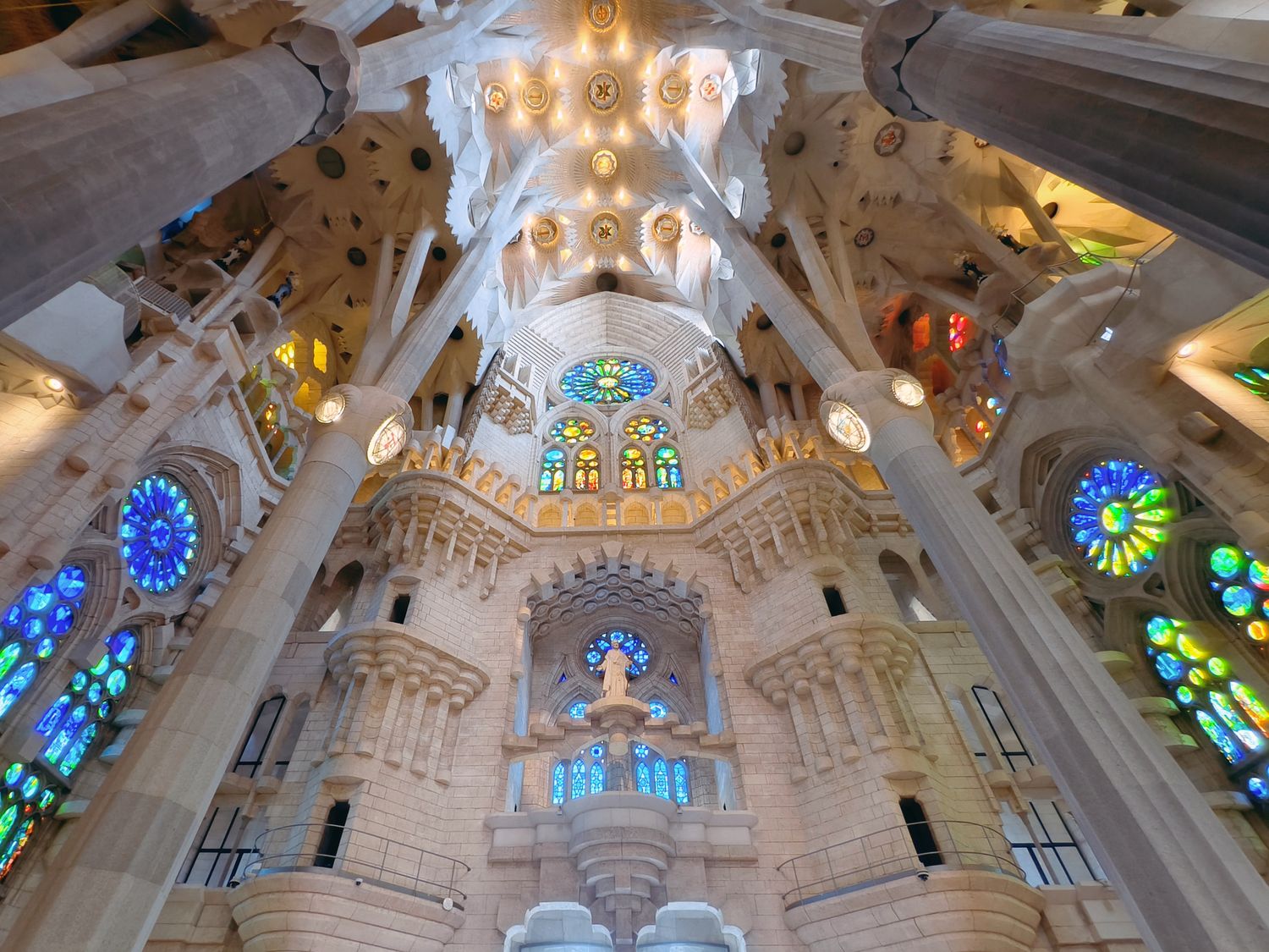 巴塞隆納｜聖家堂 Sagrada Família 參觀全攻略：門票、登塔、交通、穿著一次看! @混血珊莎的奇幻旅程
