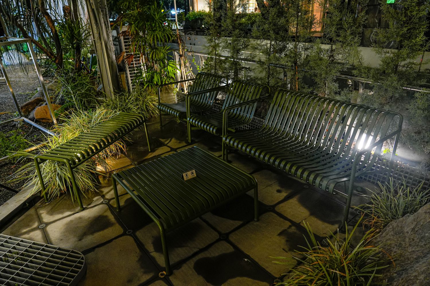 Petit Petit Bar 沛提沛提台中酒吧｜台中 PARK2草悟廣場微醺小天地! @混血珊莎的奇幻旅程