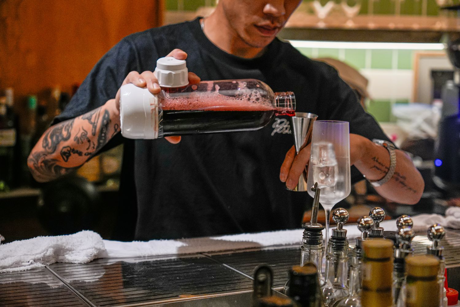 Petit Petit Bar 沛提沛提台中酒吧｜台中 PARK2草悟廣場微醺小天地! @混血珊莎的奇幻旅程