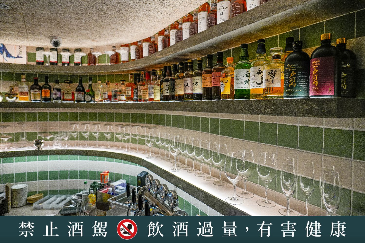 Petit Petit Bar 沛提沛提台中酒吧｜台中 PARK2草悟廣場微醺小天地! @混血珊莎的奇幻旅程